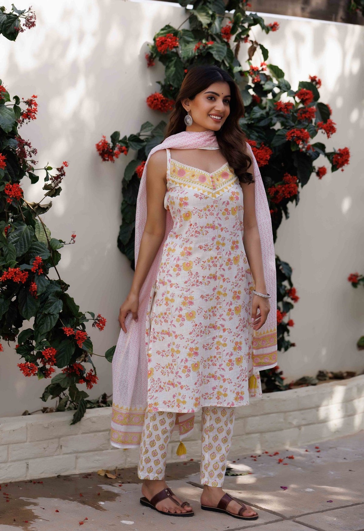 Online Kurti Pant Sets for Every Occasion - Mon Amaar - Medium